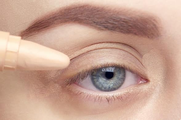 Узнайте как стильно подвести глаза с помощью коричневого карандаша для глаз